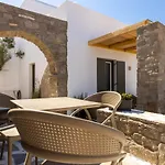 Sea & Sun Paros ナウサ