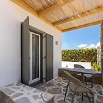 Sea & Sun Paros Hotel *